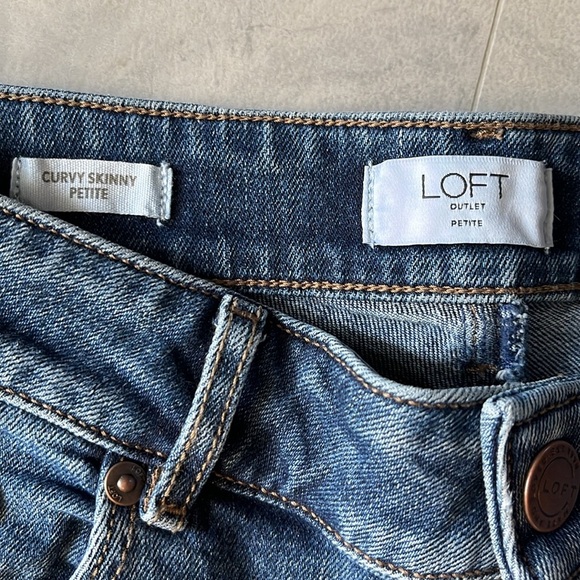 Loft   Jeans  Curvy Skinny  Dark Wash   EUC  some fading and whiskering  Size 6P - Picture 9 of 9
